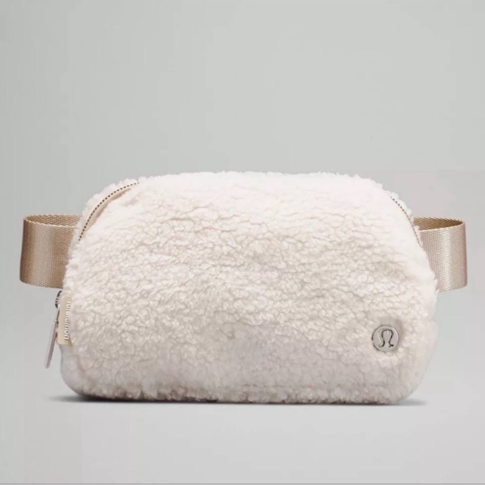 Lululemon Everywhere Belt Bag in Ivory Fleece Cream NWT Authentic